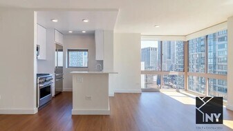 102 W 27th St in New York, NY - Building Photo