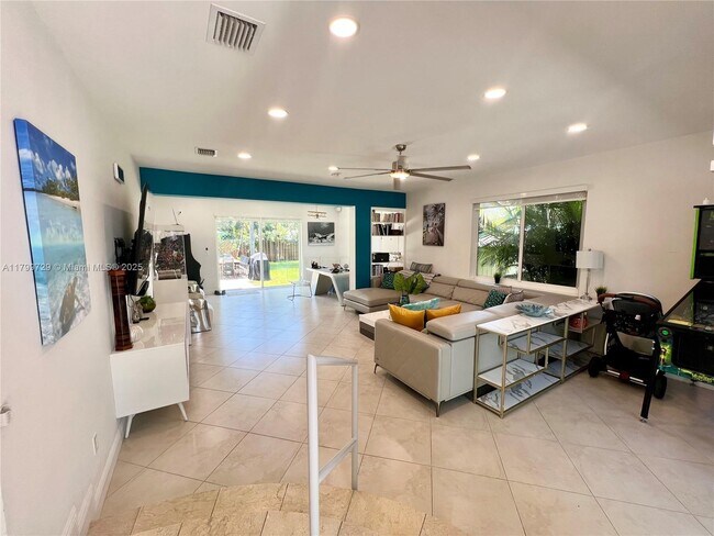 101 SW 58th Ave in Plantation, FL - Building Photo - Building Photo