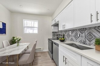 153 Vernon Valley Rd in East Northport, NY - Building Photo - Building Photo