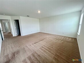 3911 Trail de Paris in New Braunfels, TX - Foto de edificio - Building Photo