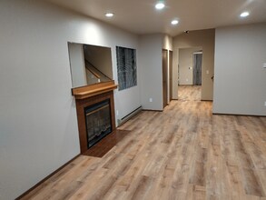 17213 Gravenstein Rd in Bothell, WA - Building Photo - Building Photo