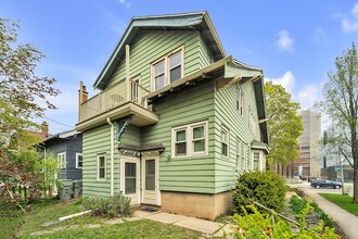 1931 E Kenwood Blvd in Milwaukee, WI - Building Photo - Building Photo