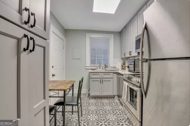 112 W Henry St, Unit Henry Street Upstairs in Savannah, GA - Foto de edificio - Building Photo