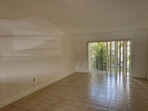 7350 SW 82nd St in Miami, FL - Building Photo - Building Photo