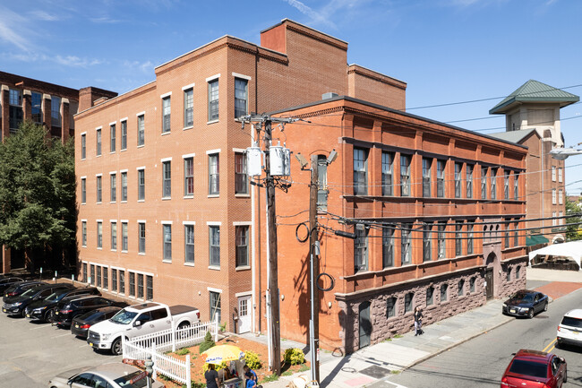 Cooke Mills in Paterson, NJ - Foto de edificio - Building Photo