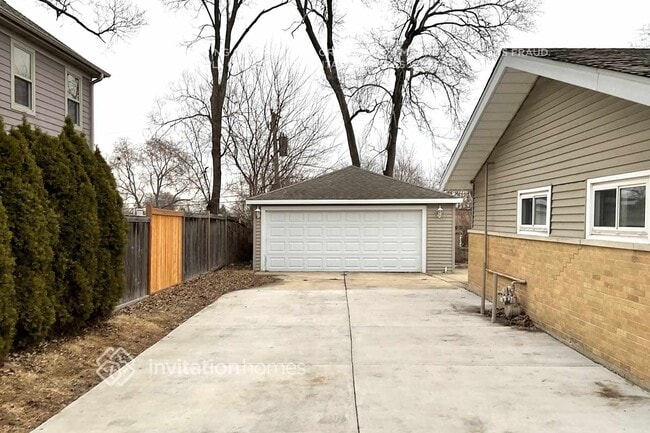135 Princeton St, Unit 120 in Hoffman Estates, IL - Building Photo - Building Photo