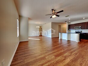 8179 Radican Rd in Jacksonville, FL - Foto de edificio - Building Photo