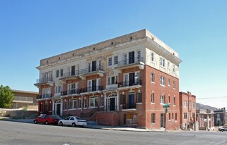 1400 N Oregon St Apartamentos