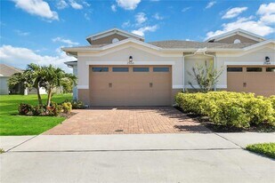 2566 Yellow Brick Rd, Unit 3 in St. Cloud, FL - Building Photo