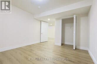 19 Sassafras St in Kitchener, ON - Building Photo - Building Photo