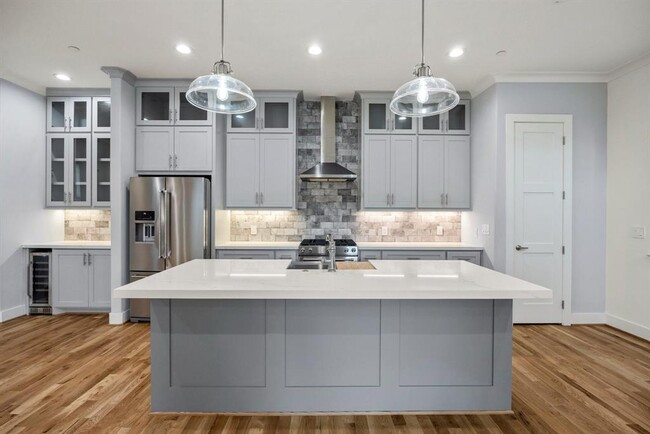 property at 5345 Larkin St