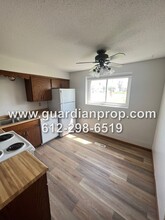 2289 11th Ave E in North St. Paul, MN - Foto de edificio - Building Photo