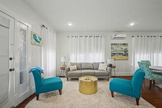 1912 37th St in Galveston, TX - Building Photo - Building Photo