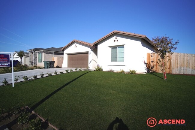 1018 Warwickshire Ave in Bakersfield, CA - Building Photo - Building Photo