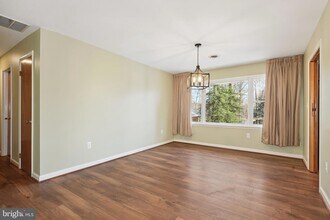 10624 Marbury Rd in Oakton, VA - Building Photo - Building Photo