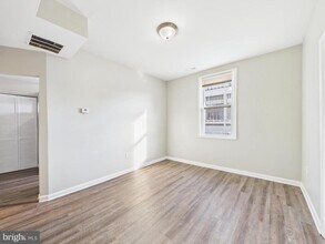 300 W Chesapeake Ave in Towson, MD - Building Photo - Building Photo