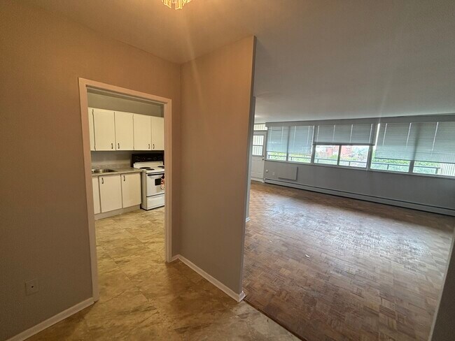 1061 Queen's Blvd in Kitchener, ON - Building Photo - Building Photo