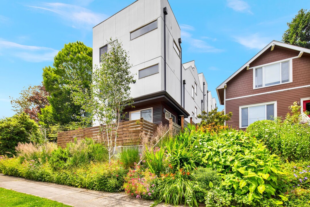 1807 25th Ave in Seattle, WA - Building Photo