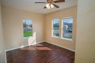 819 Larry St in San Antonio, TX - Building Photo - Building Photo