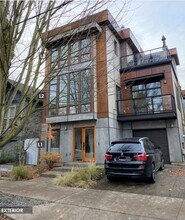 504 NE Brazee St in Portland, OR - Foto de edificio - Building Photo