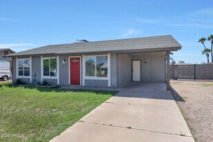2701 E Villa Rita Dr in Phoenix, AZ - Building Photo