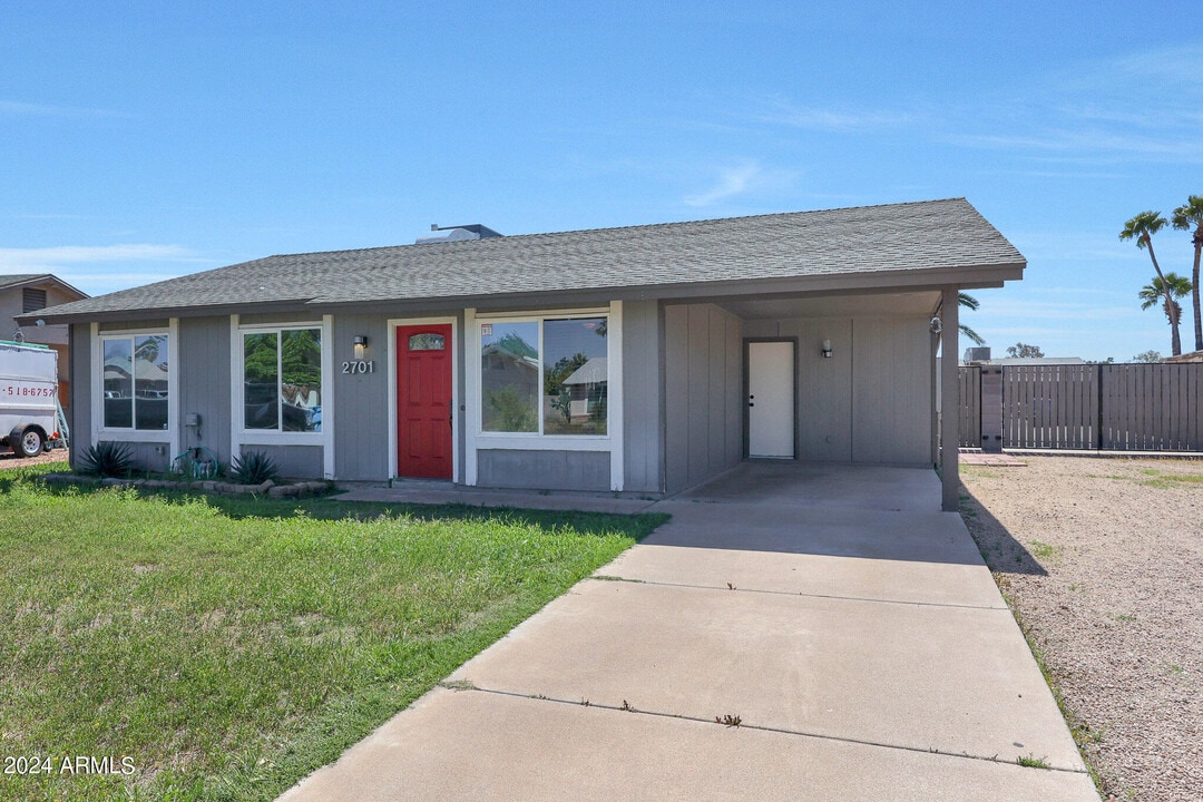 2701 E Villa Rita Dr in Phoenix, AZ - Building Photo