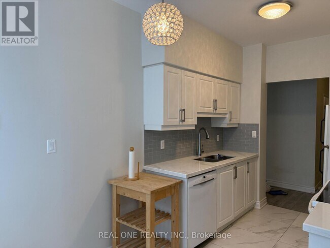 35 Empress Ave in Toronto, ON - Building Photo - Building Photo