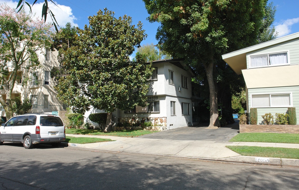 14339 Albers St in Sherman Oaks, CA - Foto de edificio