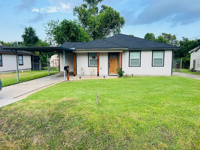 property at 925 Cimarron St