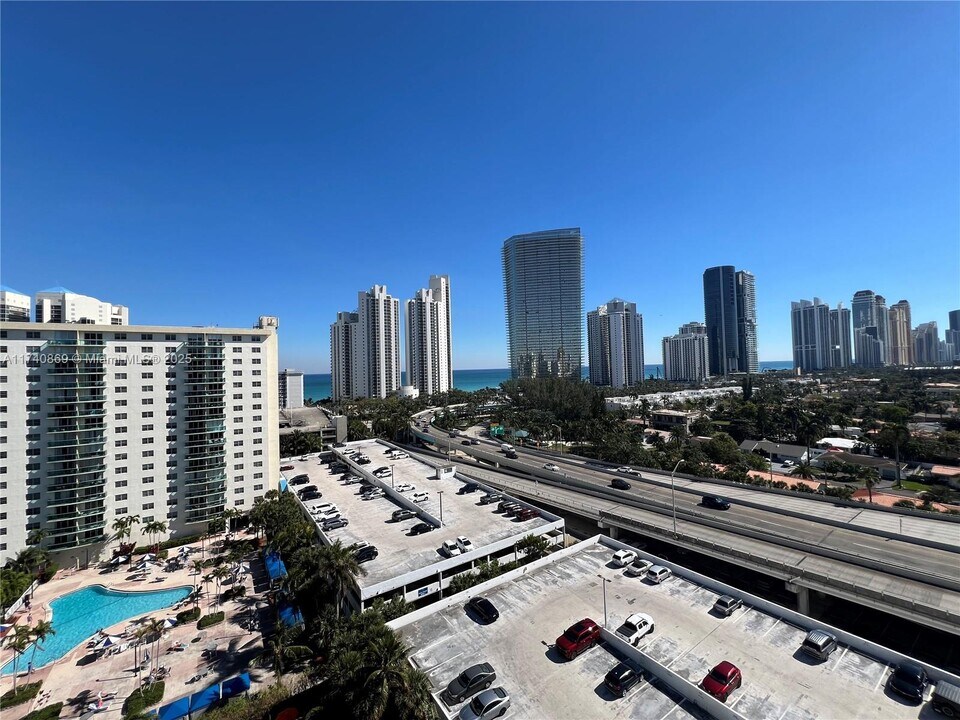 19380 Collins Ave, Unit # 1402 in Sunny Isles Beach, FL - Foto de edificio