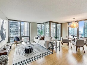 2 E Erie St, Unit 2205 in Chicago, IL - Building Photo - Building Photo
