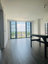 445 NW 26th St, Unit B1 in Miami, FL - Foto de edificio - Building Photo