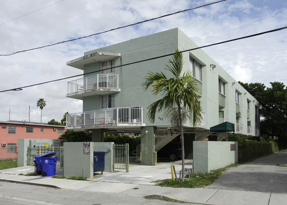 527 SW 5th St in Miami, FL - Building Photo