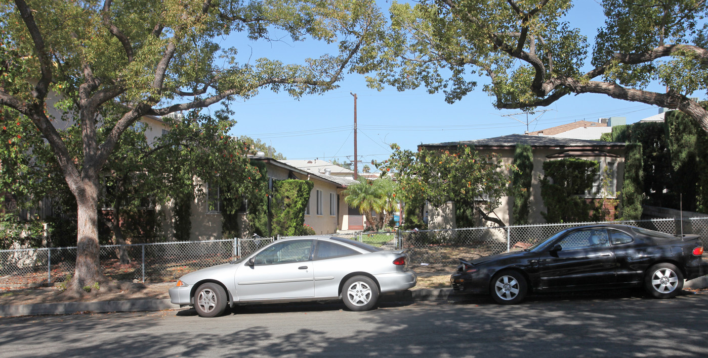 607-609 E San Jose Ave in Burbank, CA - Building Photo