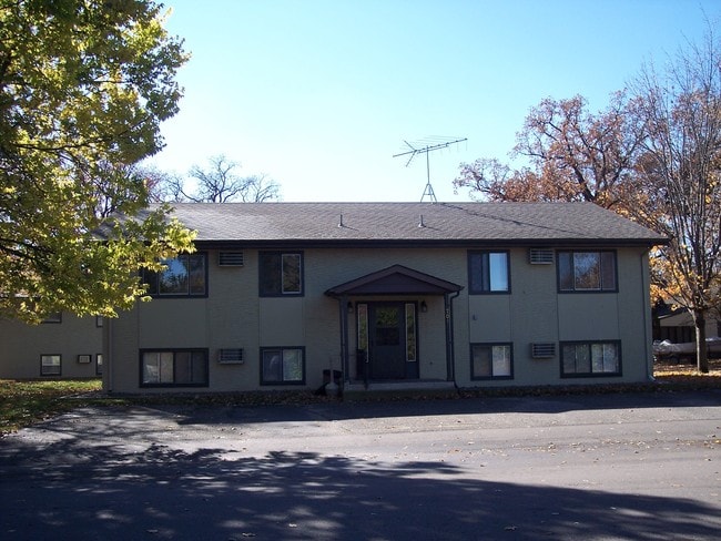 701 W Branch St in Princeton, MN - Foto de edificio - Building Photo