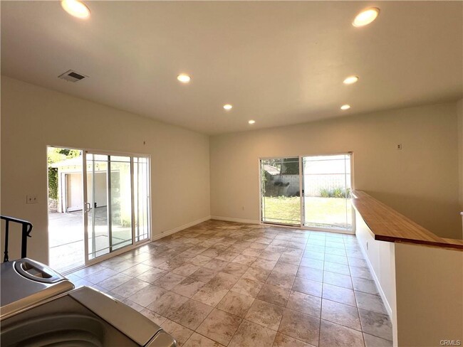 8322 Regis Way in Los Angeles, CA - Building Photo - Building Photo