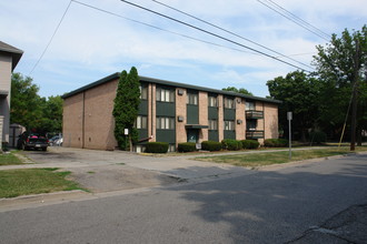 Green Oaks Apartments in Lansing, MI - Foto de edificio - Building Photo