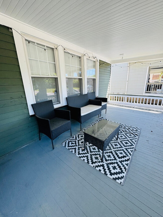 2214 Lee Rd in Cleveland Heights, OH - Building Photo - Building Photo