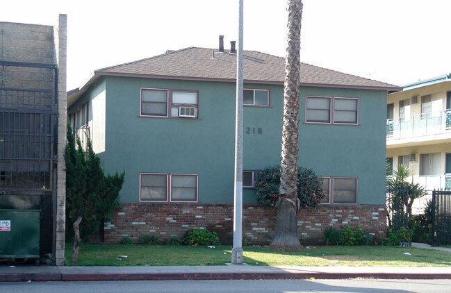 218 E Chevy Chase Dr in Glendale, CA - Foto de edificio - Building Photo