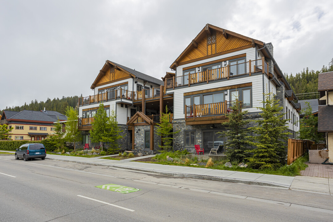 Buffalo Paddock in Banff, AB - Building Photo