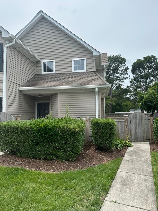 428 Adkins Arch, Unit 428 in Virginia Beach, VA - Building Photo - Building Photo