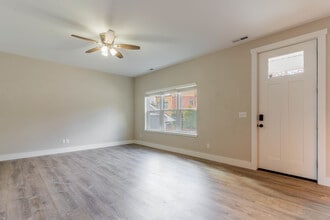 10-200 Laurel Loop, Unit 200 in Asheville, NC - Building Photo - Building Photo