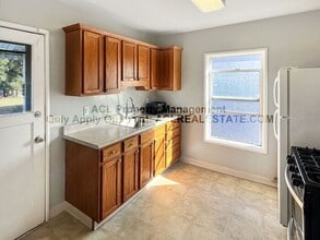 1323 Russell Way in Hayward, CA - Building Photo - Building Photo