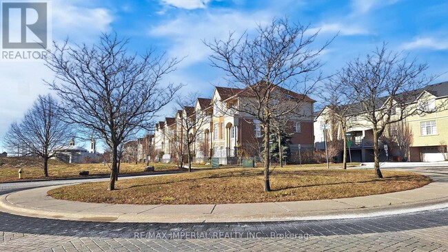 98 Legends Way in Markham, ON - Building Photo - Building Photo