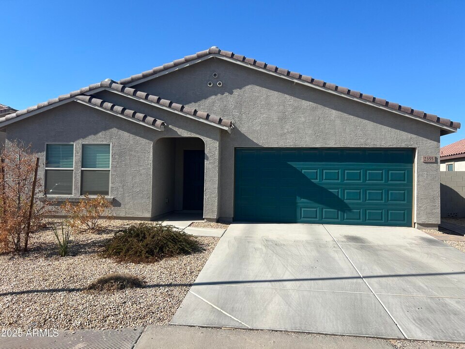 2355 N Sand Hills Ct in Casa Grande, AZ - Building Photo