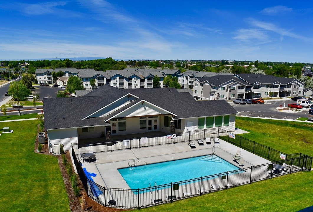 Pioneer Meadows in Moses Lake, WA - Building Photo