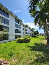 3640 Whitehall Dr in West Palm Beach, FL - Building Photo - Building Photo