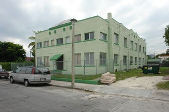 86 NE 50th Ter in Miami, FL - Foto de edificio - Building Photo