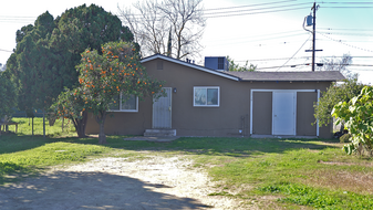1319 J St in Sanger, CA - Building Photo