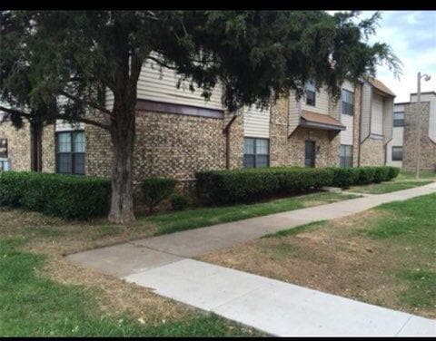 401 SE 12th St in Norman, OK - Foto de edificio - Building Photo